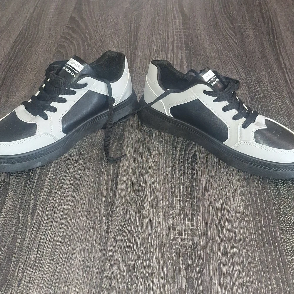 Skateboard Sneakers- Mens Sz 8 - Euro-41